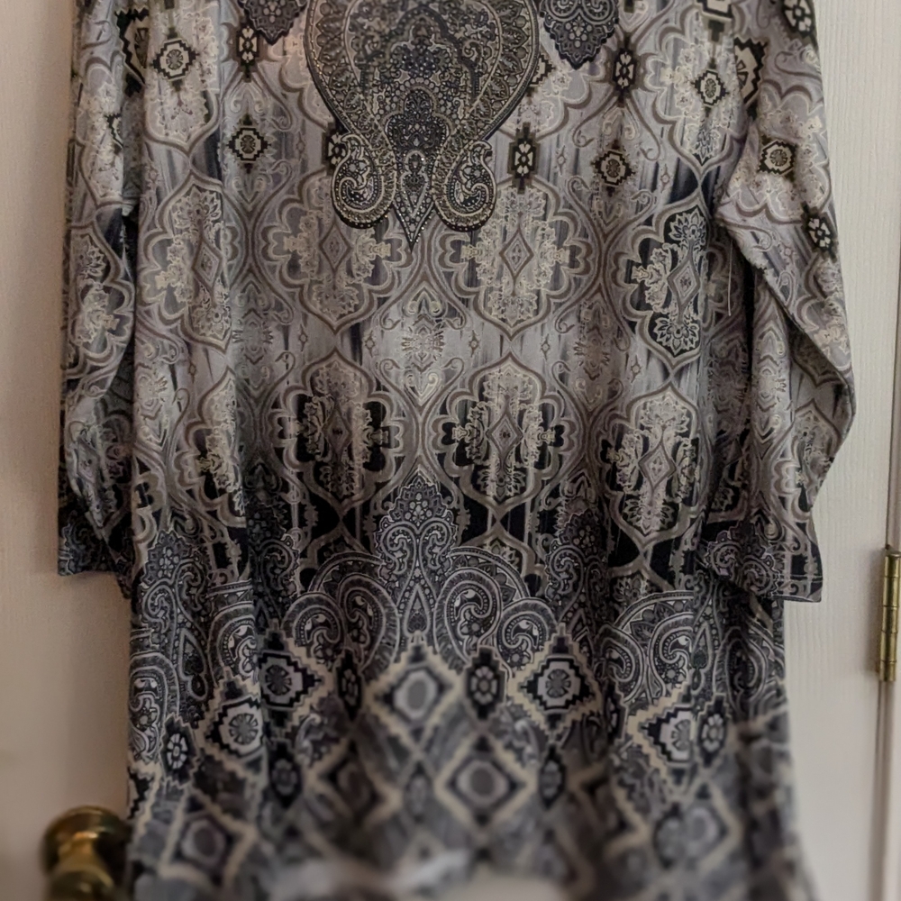ONE WORLD Gray and White Boxy Tunic Top